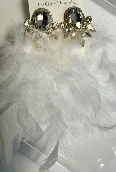 White Feathers korvakorut