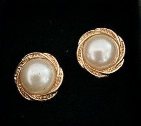 Pearls wirh Golden Twist