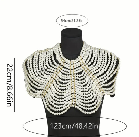 THERE IS ONLY ONE QUEEN  (helmibolero) 