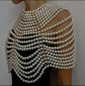 THERE IS ONLY ONE QUEEN  (helmibolero) 