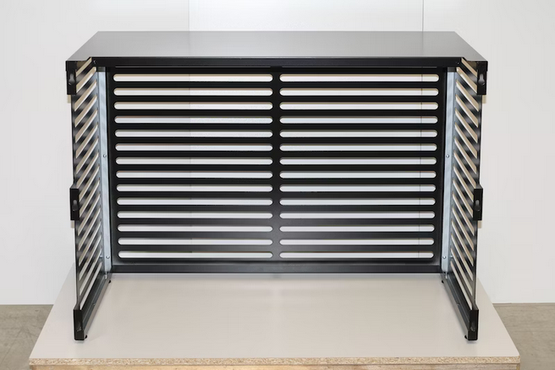 Ilmalämpöpumpun ulkoyksikön suojakotelo parvekemalli Kiilax metalli, musta