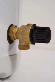 Lämminvesivaraaja OSO Versa V100, 2 kW