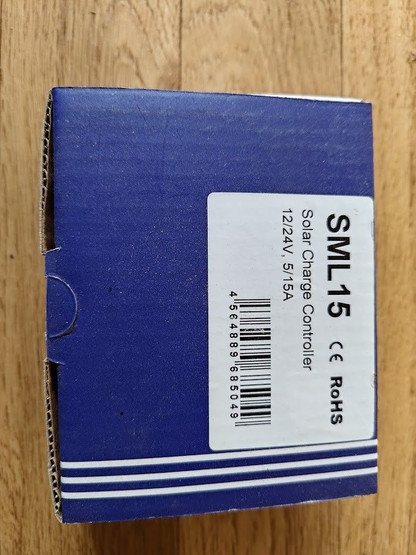 Aurinkosähköjärjestelmän lataussäädin / akkulaturi 15A, 12V tai 24V, käyttämätön