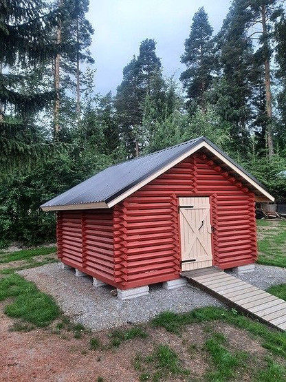 Puuliiteri neliöhirrestä 4x4 m, harja- tai pulpettikatto