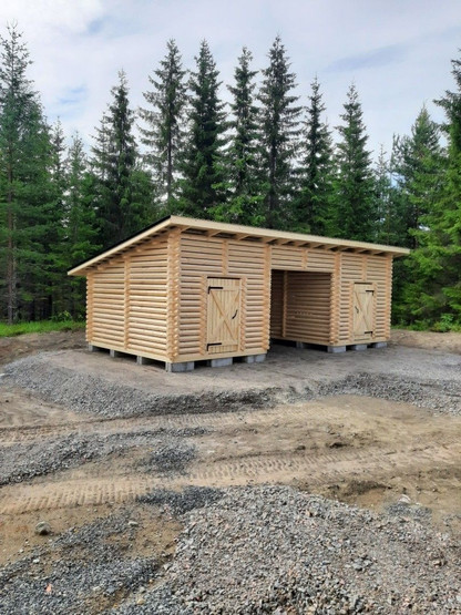 Parilato neliöhirrestä 4x11 m, harja- tai pulpettikatto