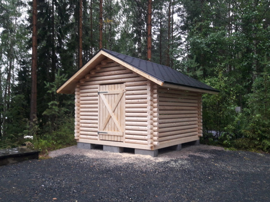 Puuliiteri pyöröhirrestä 3x3 m, harjakatto