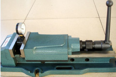 Hydraulinen ruuvipuristin