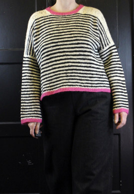 pink_bw_stripes_knit