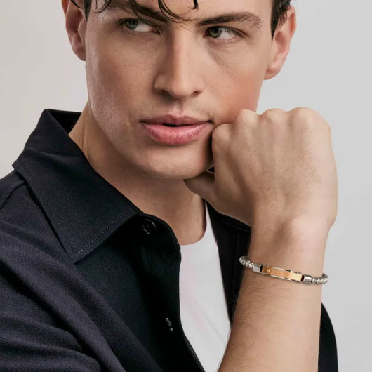 Nomination Italy-  Strong diamond, rannekoru. Timantilla