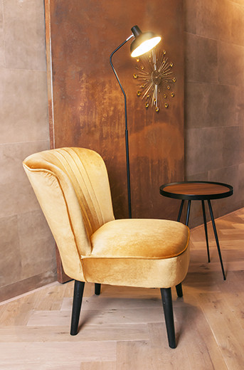 Karlsson- Sunburst, seinäkello. USEITA VÄREJÄ!