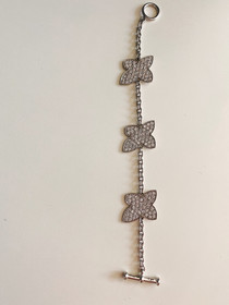 Eva Zuccolo- Rannekoru, rodinoitu hopea