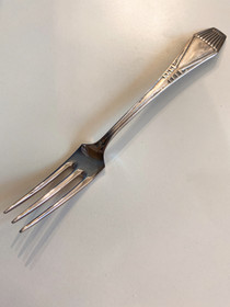 Kultakeskus Oy- Suomi-sarjan hopeinen asettihaarukka, 1kpl.