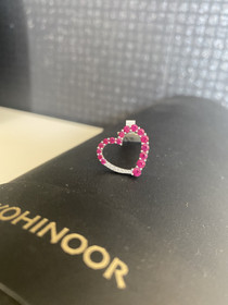 Kohinoor- Riipus, valkokulta. Rubiini ja timantit