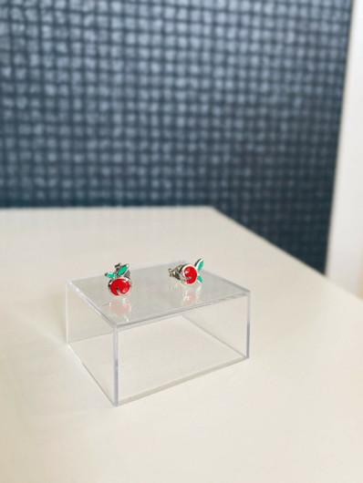 Silver Bar- Punainen omena. Hopeakorvakorut