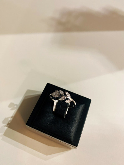 Korutuote Oy- Hopeasormus. USEITA KOKOJA!