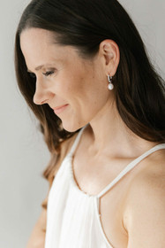 Gaura Pearls- Helmikorvakorut, aito