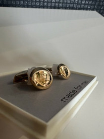 Saurum- Kalvosinnapit. Kulta