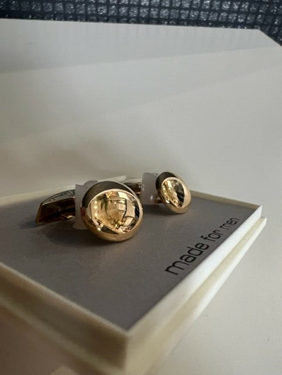 Saurum- Kalvosinnapit. Kulta