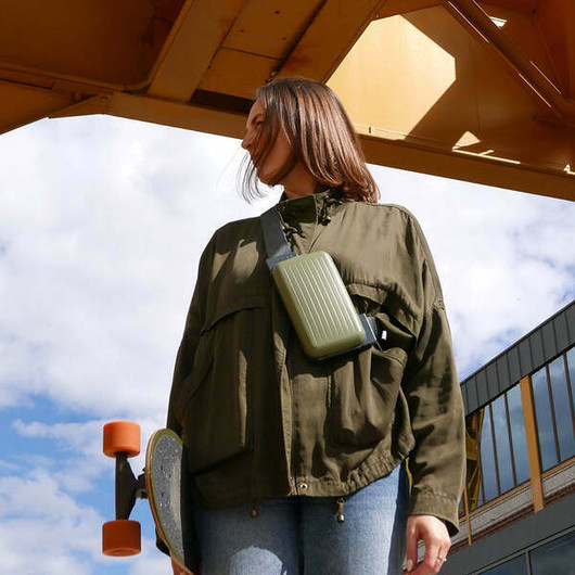 Ögon- Phone bag & wallet- lompakko. USEITA VÄREJÄ!