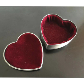 Nordahl Andersen- Kromattu korurasia, kullatulla rusetilla