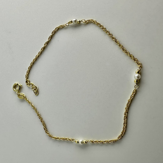  Korutuonti- Kullattu nilkkaketju synt. helmillä. Nilkkakoru, hopea