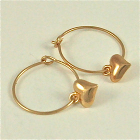  Korutuonti- Korvakorut, sydän. Kulta