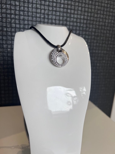 Jin ja jang, hopeakaulakoru