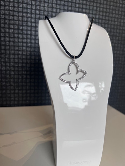 Monogram Fashion, hopeakaulakoru