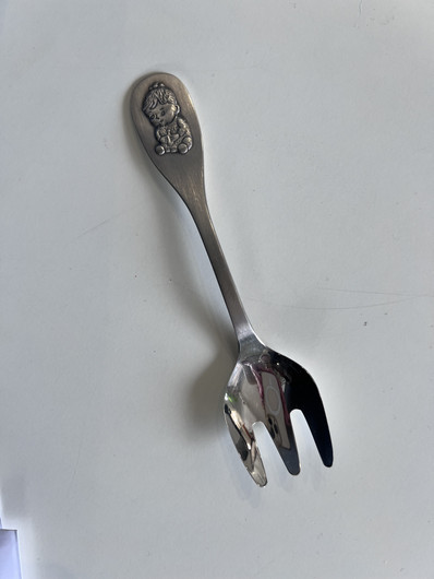 Kultakeskus Oy- Kummi- Lastenhaarukka, Tyttö