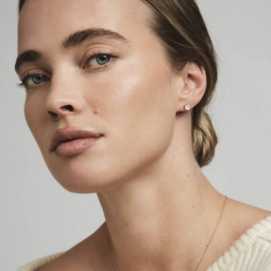 MOCKBERG- Bonne White Studs, korvakorut. Sydän