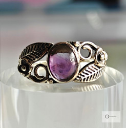 Vanha Hopeasormus Ametisti