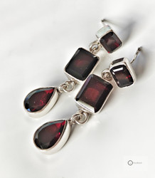 Vanhat Hopeakorvakorut Punaiset Kivet