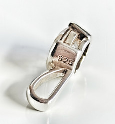 Pieni Hopeariipus Kirkas Kivi