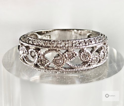 Hopeasormus Pitsikuviot & Zirkoniat