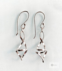 Kevyet Hopeakorvakorut Spiraalit