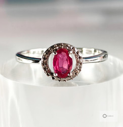 Hopeasormus Pinkki Kivi