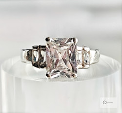 Hopeasormus Viisi Kirkasta Kiveä