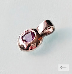 Pikkuruinen Hopeariipus Lila Kivi