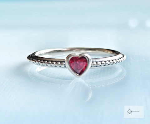 Hopeasormus Punainen Sydän