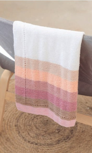 katia-concept-baby-care-merino-lanka-merinovilla-neulelanka-vauvalanka-vauvan-peitto-ohje-501-vaaleanpunainen-beige-valkoinen