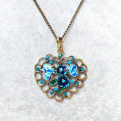 Koristeellinen sininen emaloitu antiikkipronssi sydänkaulakoru