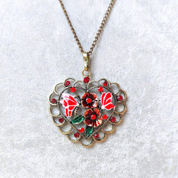 Koristeellinen punainen emaloitu antiikkipronssi sydänkaulakoru