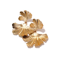 Kullanväriset roikkuvat neidonhiuspuun lehti korvakorut