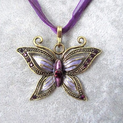 Pronssinvärinen violetti perhonen kaulakoru