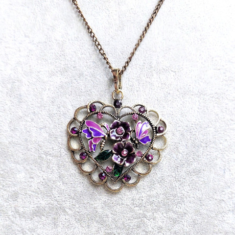Koristeellinen violetti emaloitu antiikkipronssi sydänkaulakoru