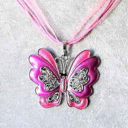 Iso pinkki emaloitu perhoskaulakoru filigraanikoristeilla