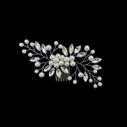 Kimalteleva muotoiltava hiuskampa helmillä ja markiisi lasikivillä