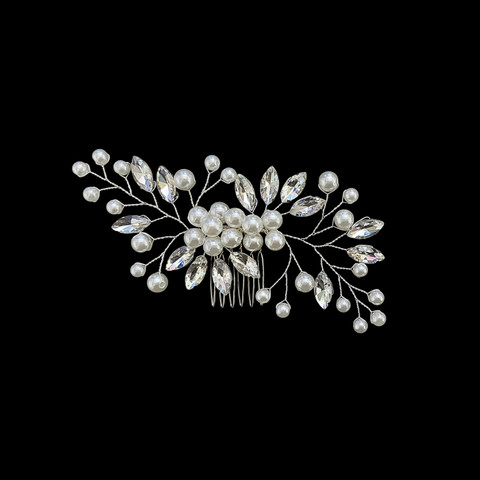 Kimalteleva muotoiltava hiuskampa helmillä ja markiisi lasikivillä