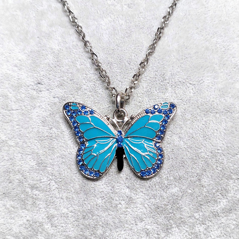 Upea laadukas kimalteleva turkoosi emaloitu perhonen kaulakoru