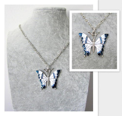 Upea laadukas kimalteleva sinivalkoinen emaloitu perhonen kaulakoru